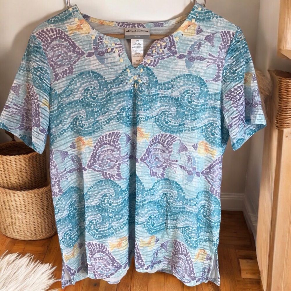 Women’s “Alfred‎ Dunner” Petite Medium Beachy front detail short sleeve shirt